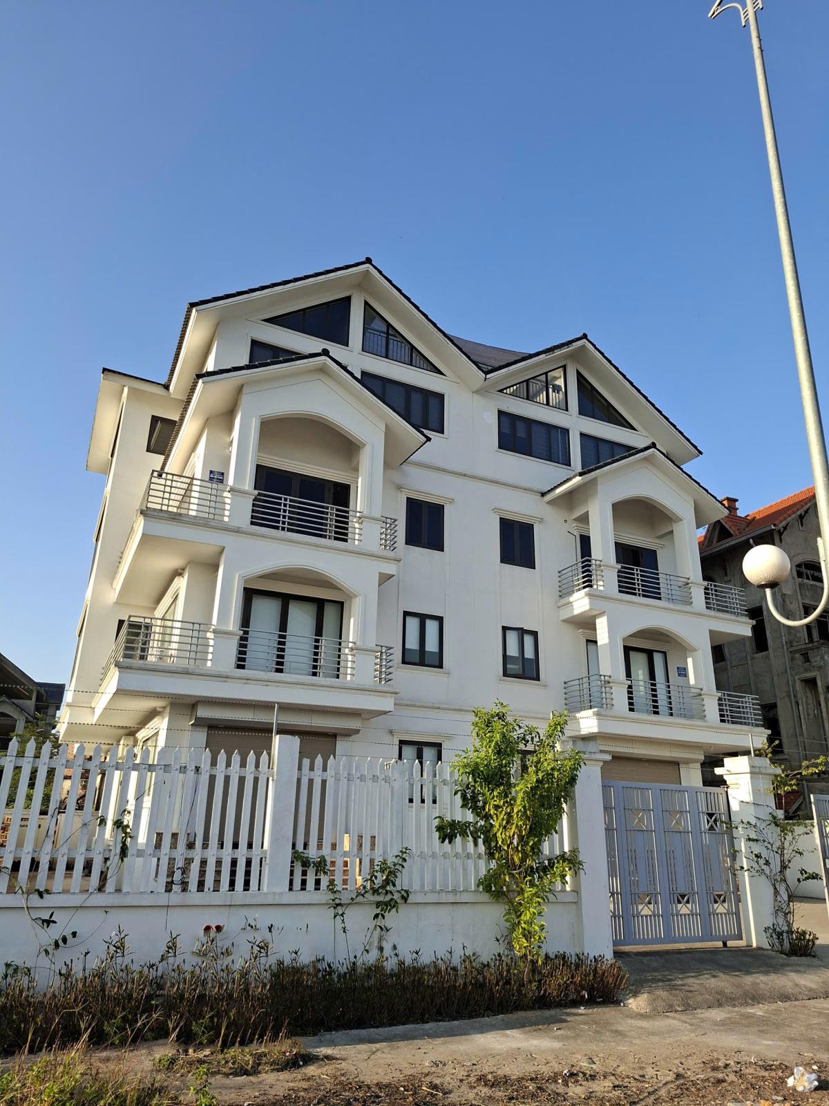 Bán biệt thự Phương Viên siêu VIP, mặt đường đôi, đối diện 3 tòa chung cư, kinh doanh đỉnh 12.2025